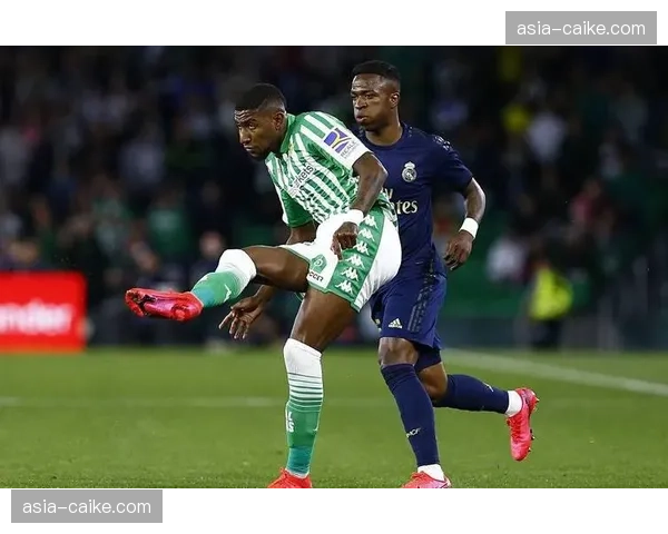 通讯:塞尔塔主场绝杀后,球迷涌入广场庆祝保级在望